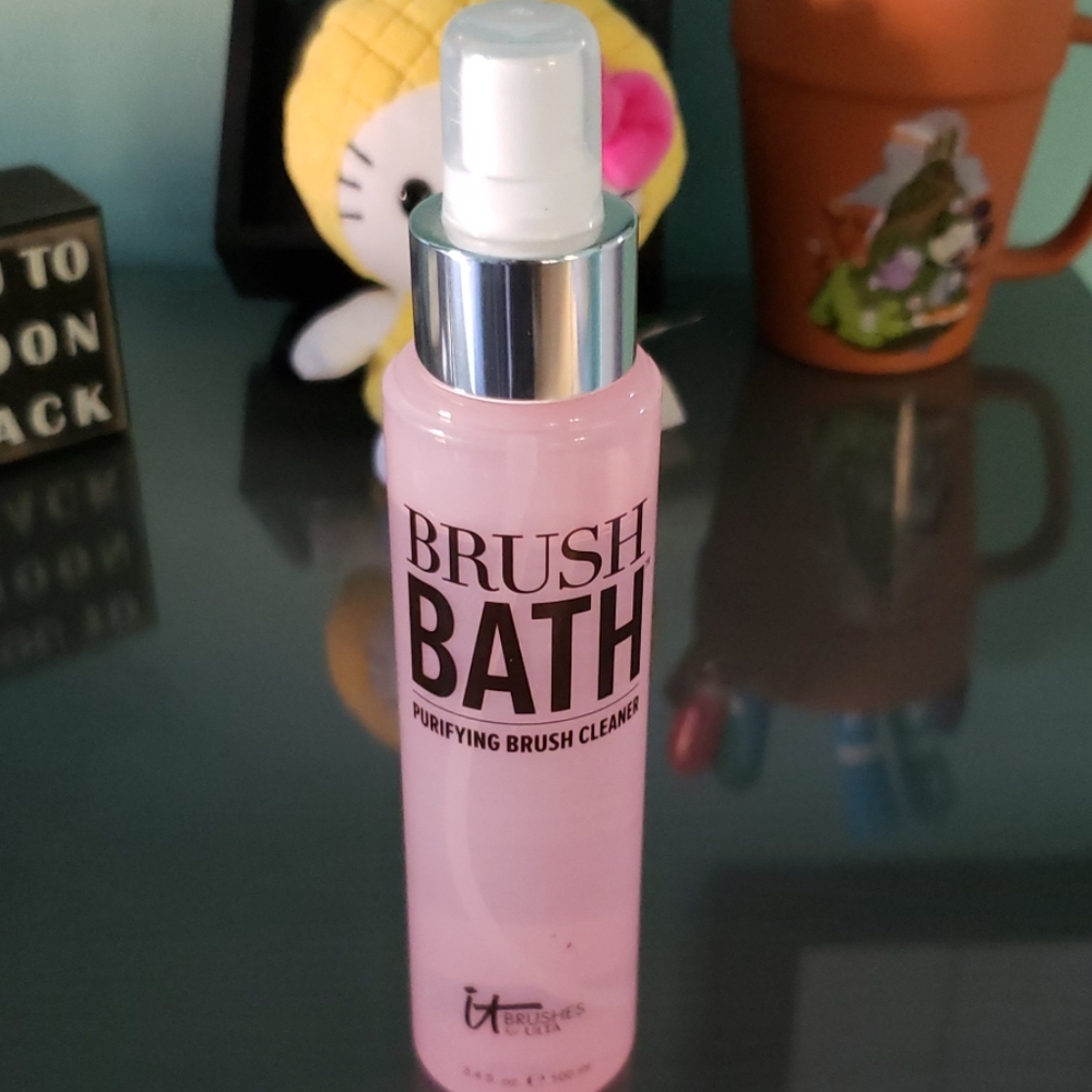 Brush bath cleaner